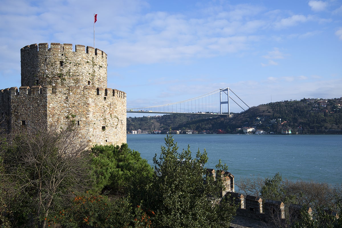 Landmarks You’ll See on a Bosphorus Cruise – From Dolmabahçe to Rumeli Fortress