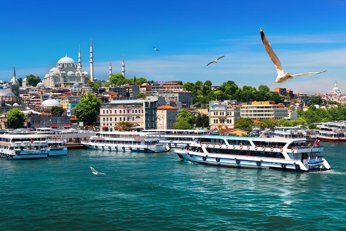 Bosphorus Cruise Etiquette: A Traveler\'s Guide to Respectful Sightseeing
